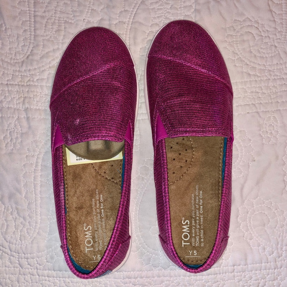 Brand New In Box Girls Toms Avalon Sneaker Sz 5